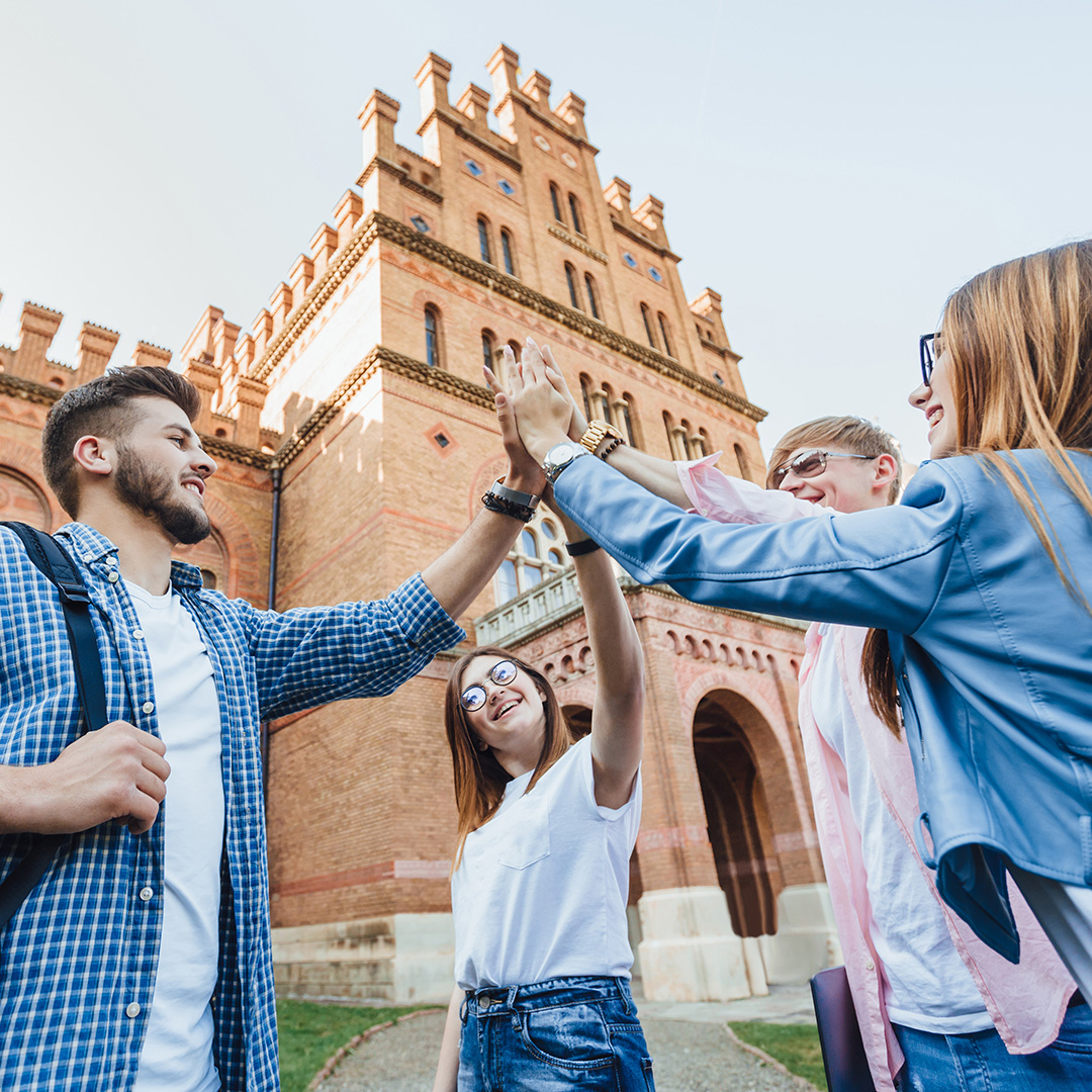 DSE 222 也能入讀英國 Top 30 大學?靈活銜接課程助你升讀理想學系!